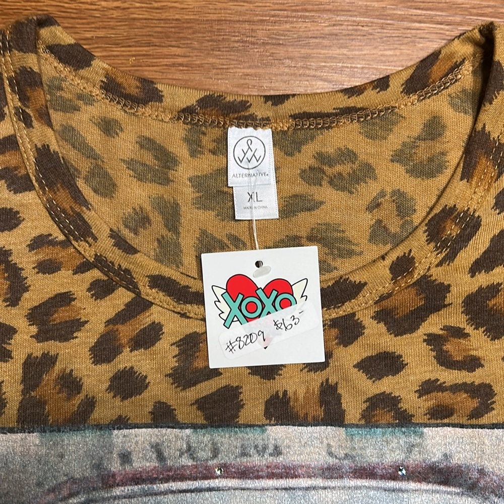 Leopard Print Graphic T Shirt - Picture 3 of 6